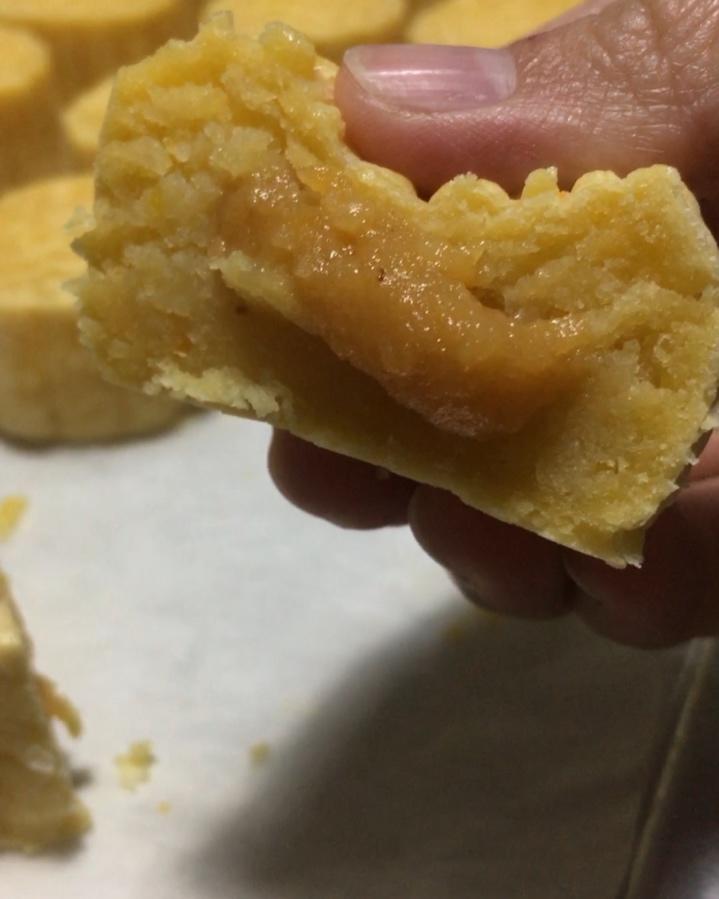 超详细图解版--流心奶黄月饼