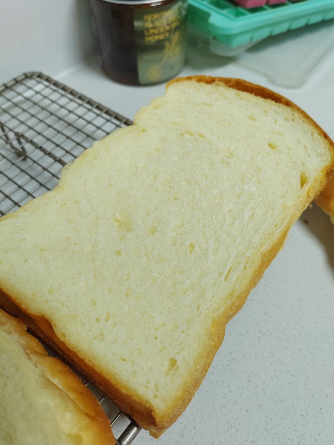 奶呼呼的厚炼乳吐司