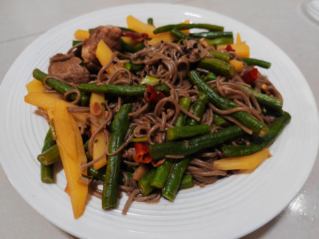 豆角土豆焖面