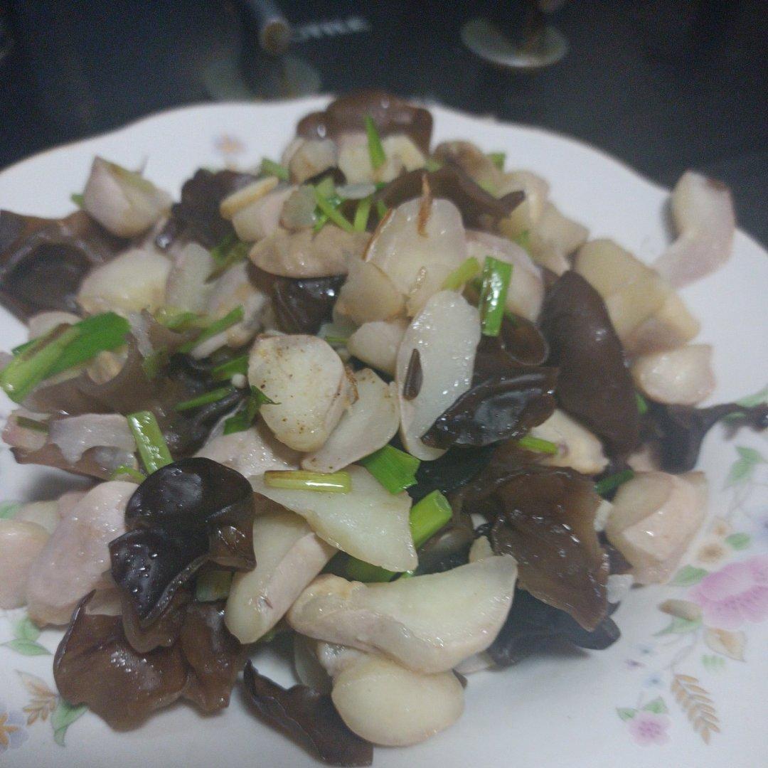 菱角还能这样吃--葱油菱角