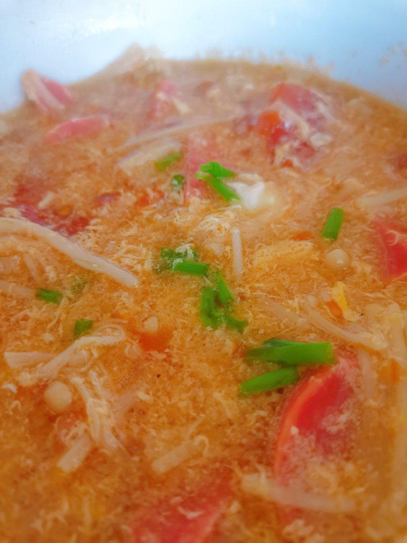 鲜美的西红柿金针菇汤🍲