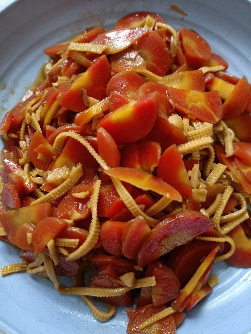 胡萝卜炒豆皮