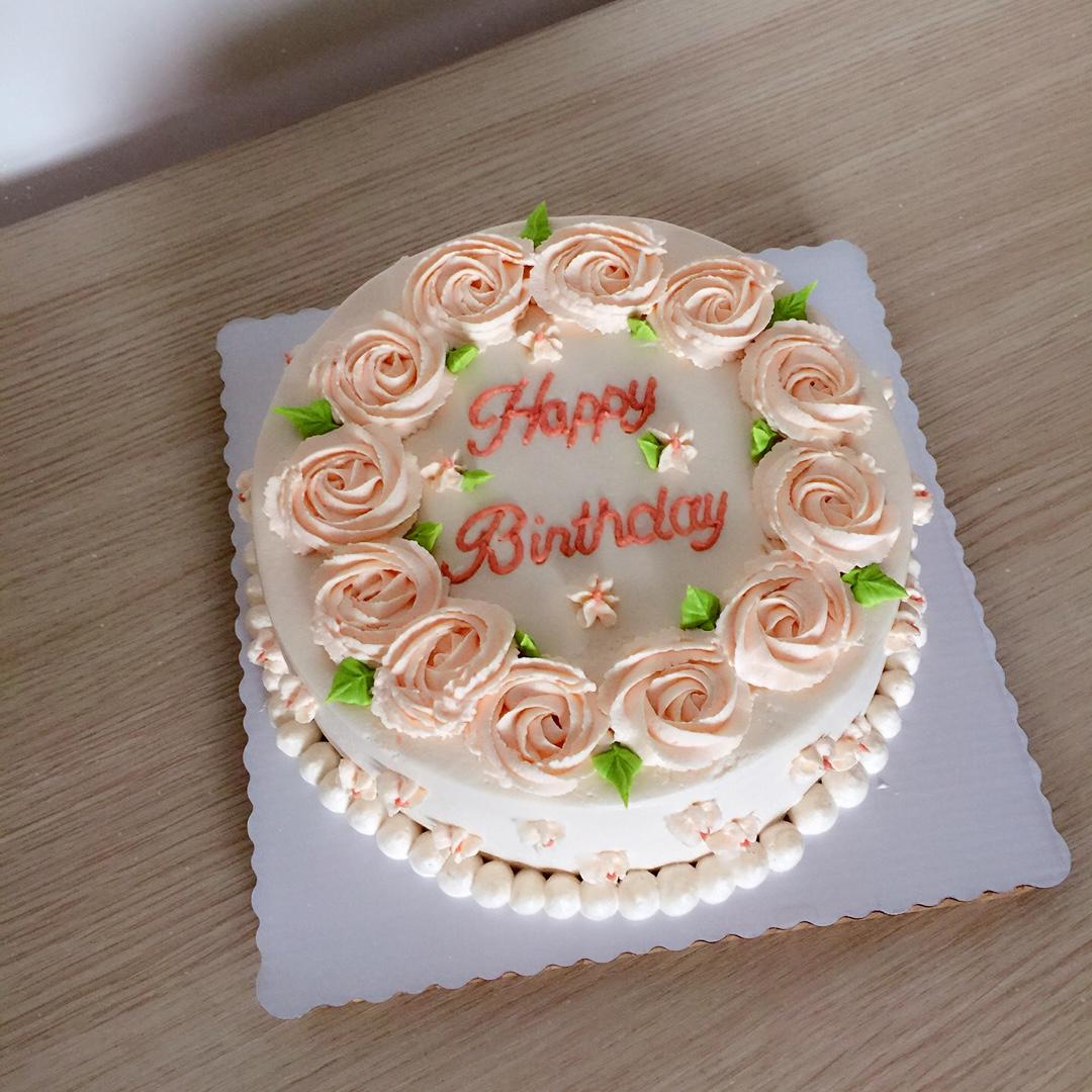 薇薇安gt做的淡奶油裱花蛋糕