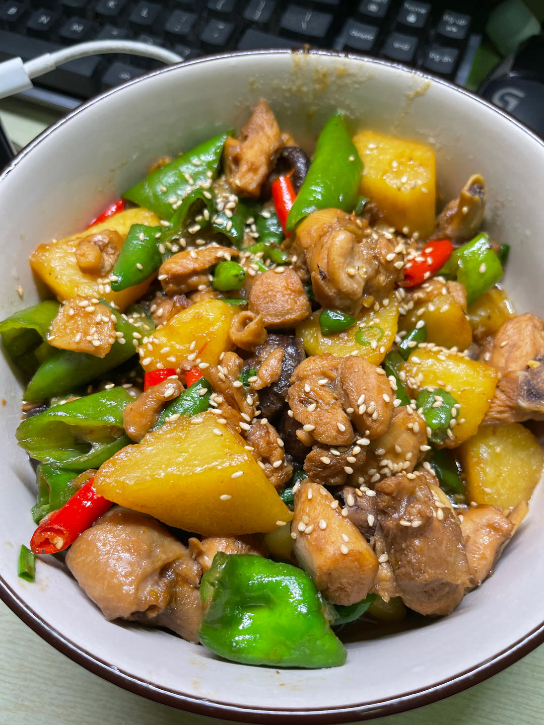 好吃到原地爆炸的黄焖鸡