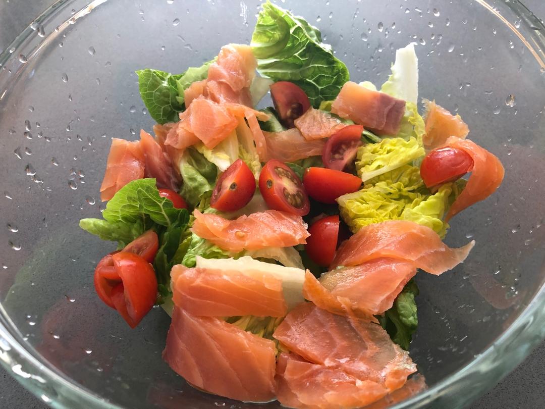 三文鱼蔬菜沙拉