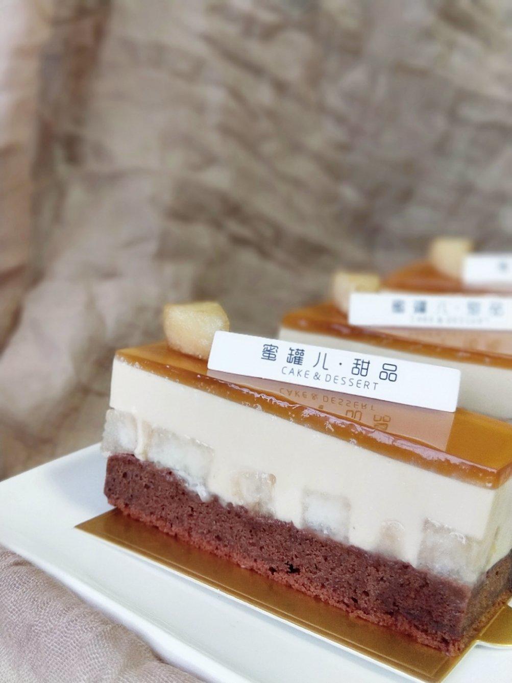视频【伯爵茶梨慕斯】当伯爵茶遇上小香梨和黑白巧克力，中西合璧，满满都是高级感~