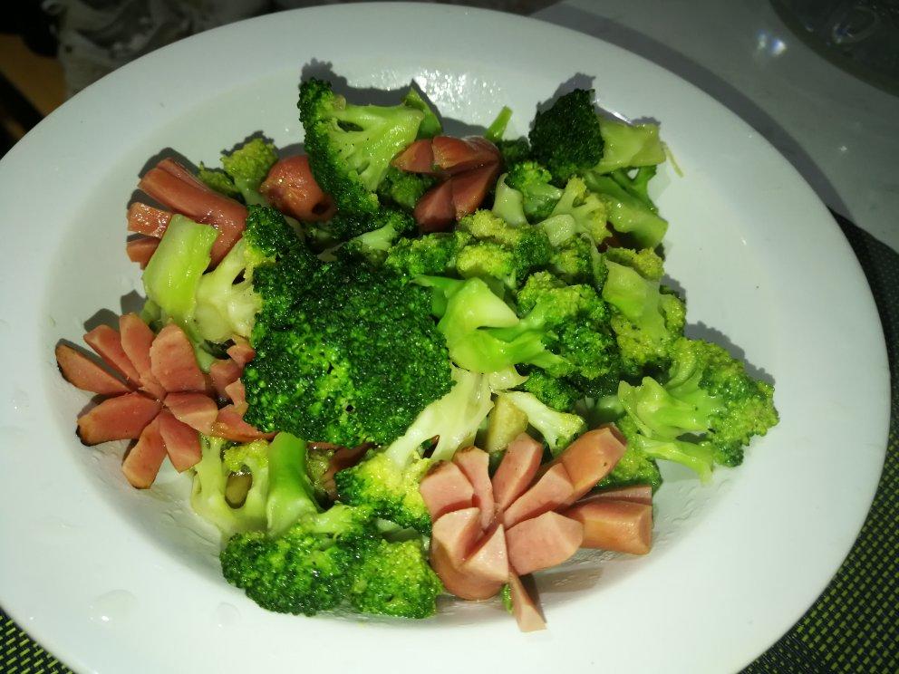 蒜香西兰花炒脆皮肠