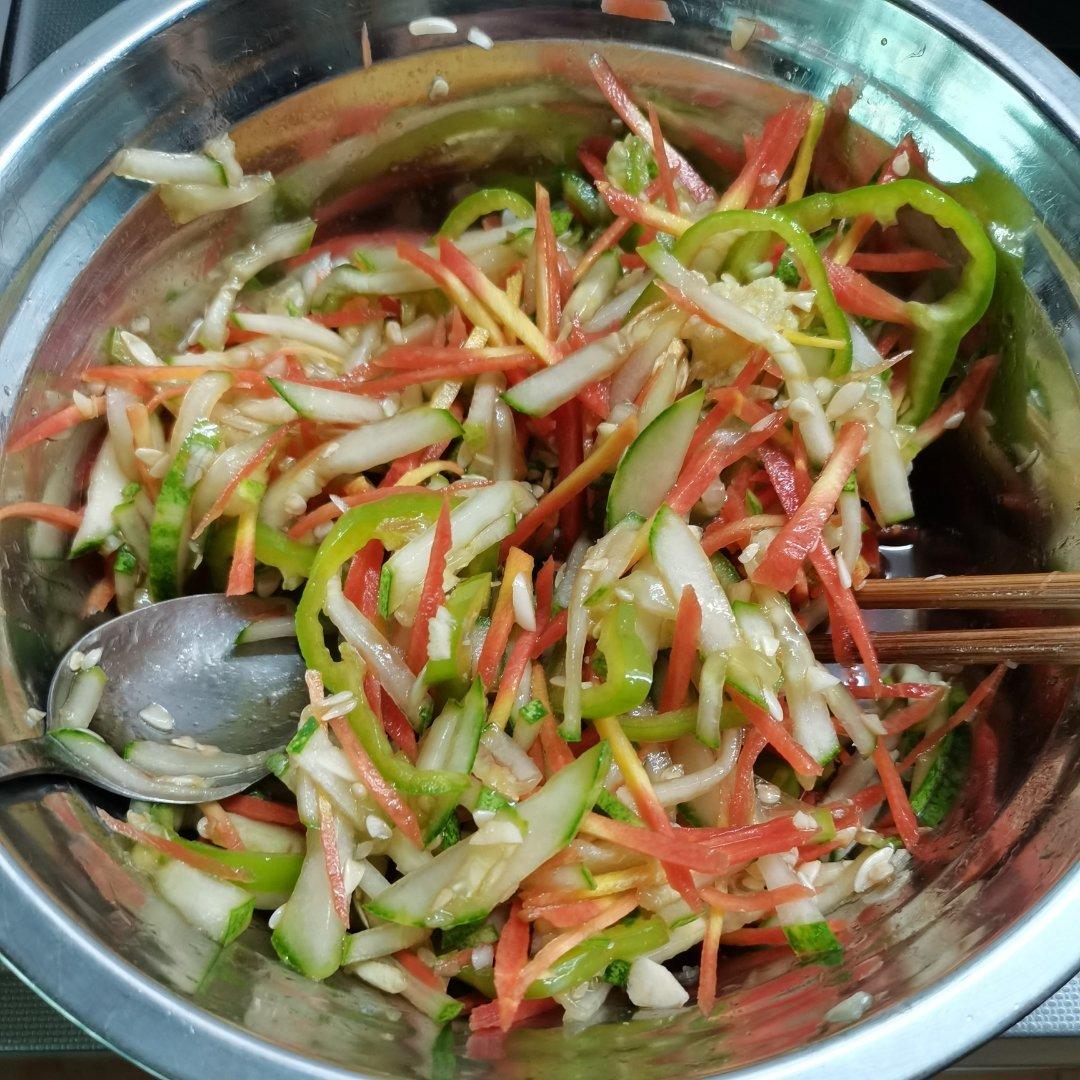 凉拌胡萝卜黄瓜丝