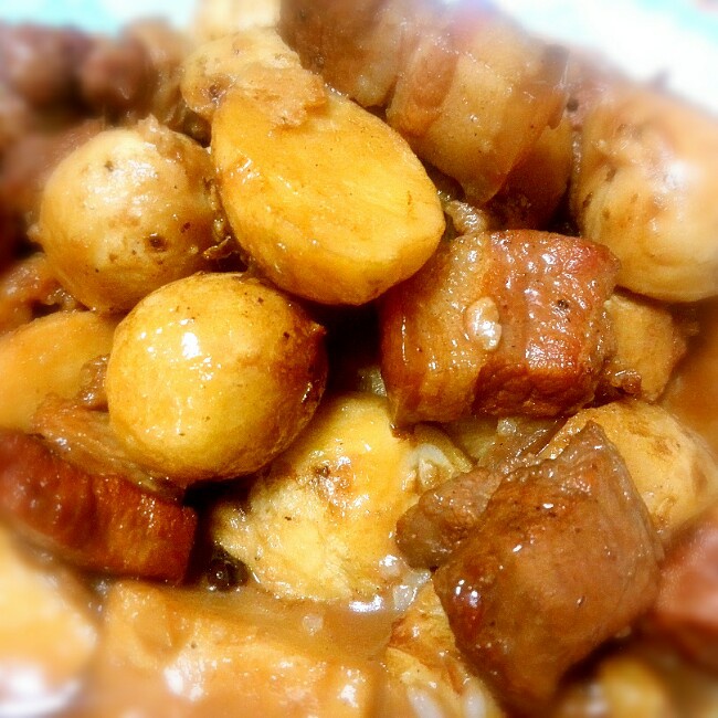 清澈的puer做的芋头焖五花肉