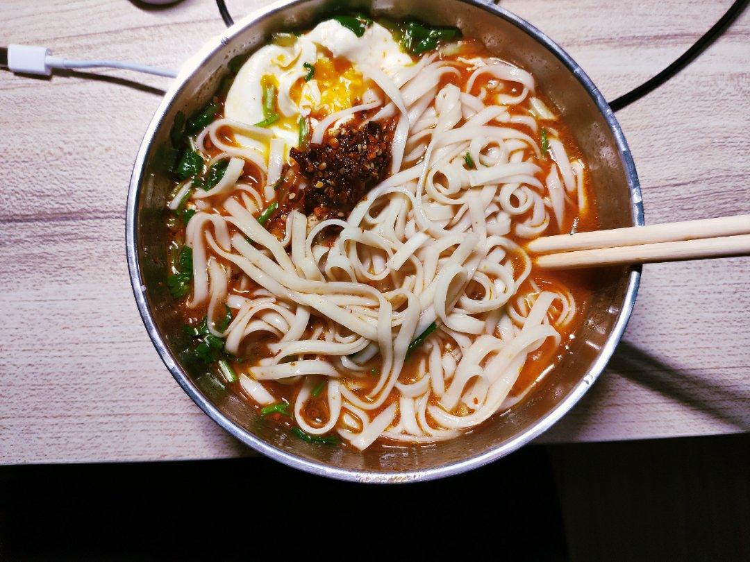 超级无敌美味懒人酸汤麻辣面（十分钟搞定色香味俱全）