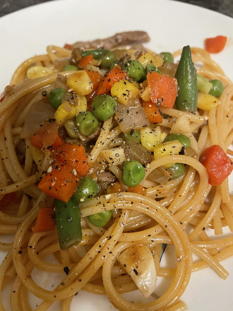 西餐厅的黑椒牛柳意面（附秘制黑椒汁做法）