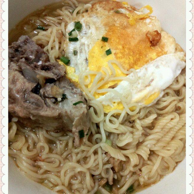 骨汤公仔蛋面的做法