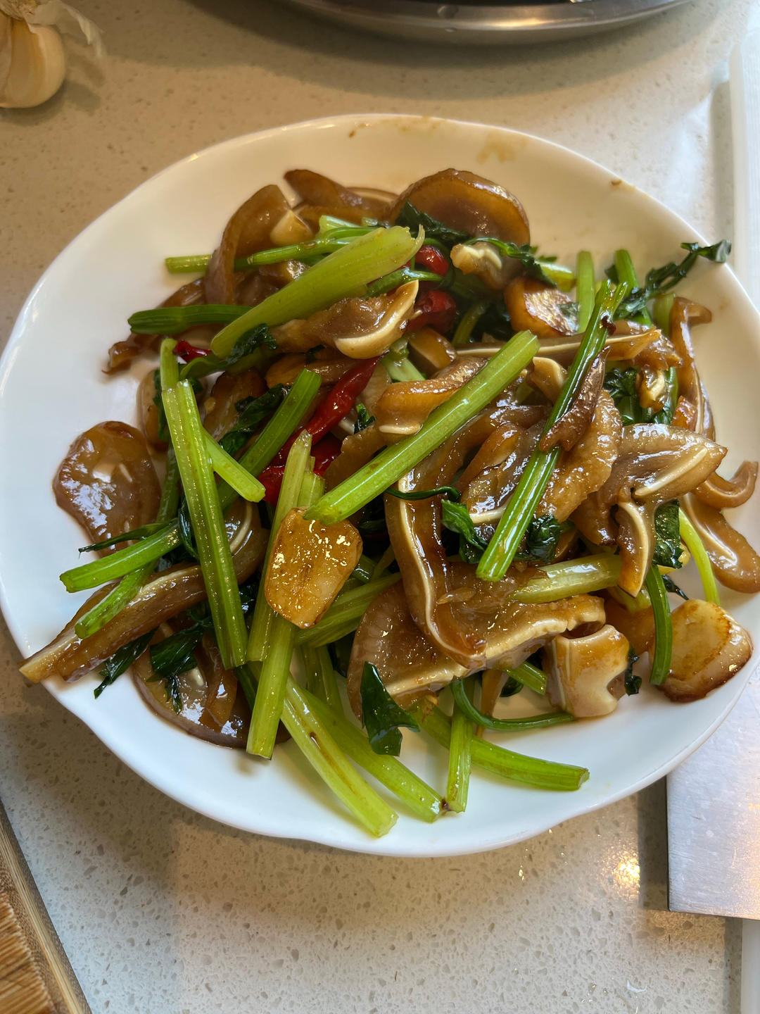 下饭家常菜：好吃到尖叫的辣椒炒猪耳~