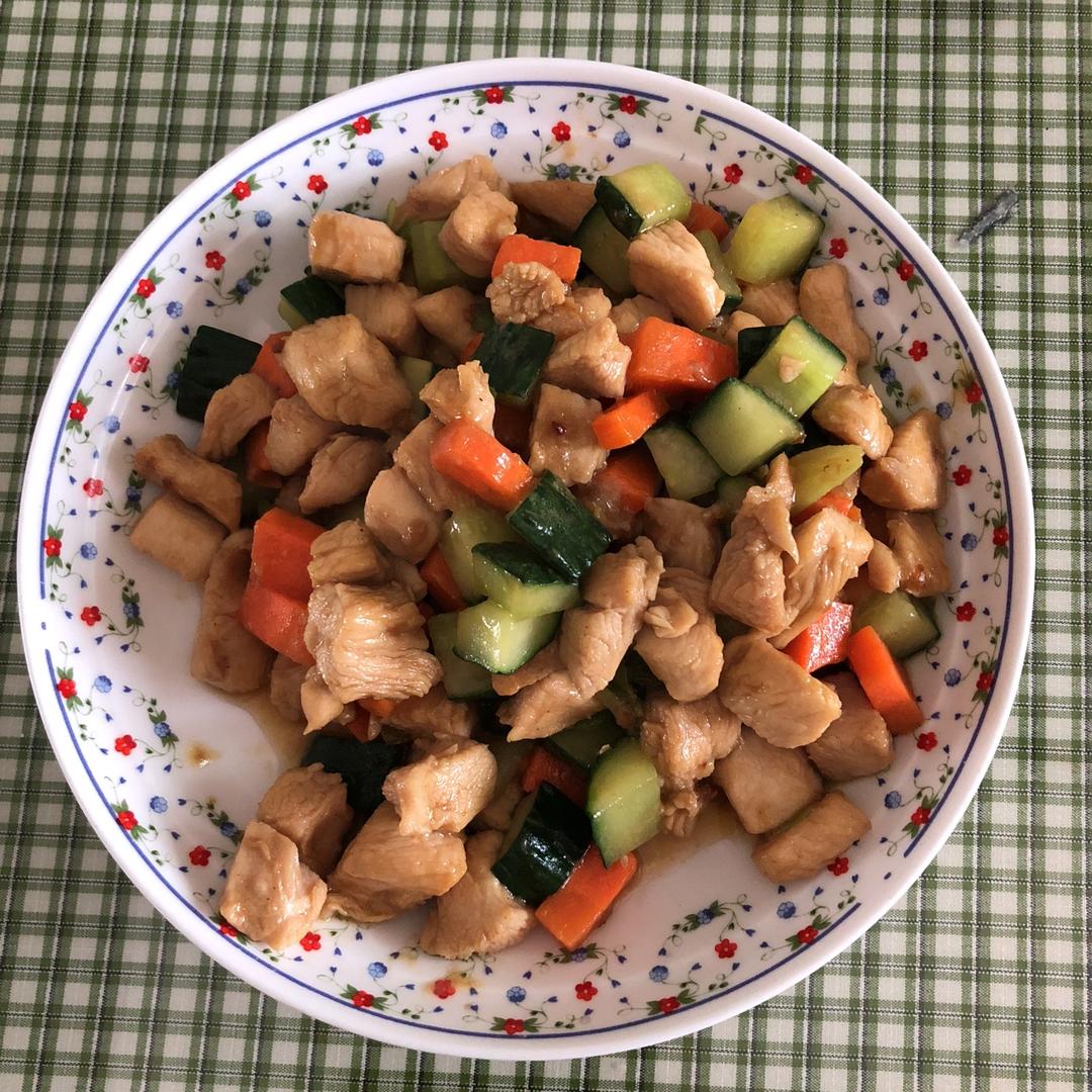 胡萝卜黄瓜鸡胸肉