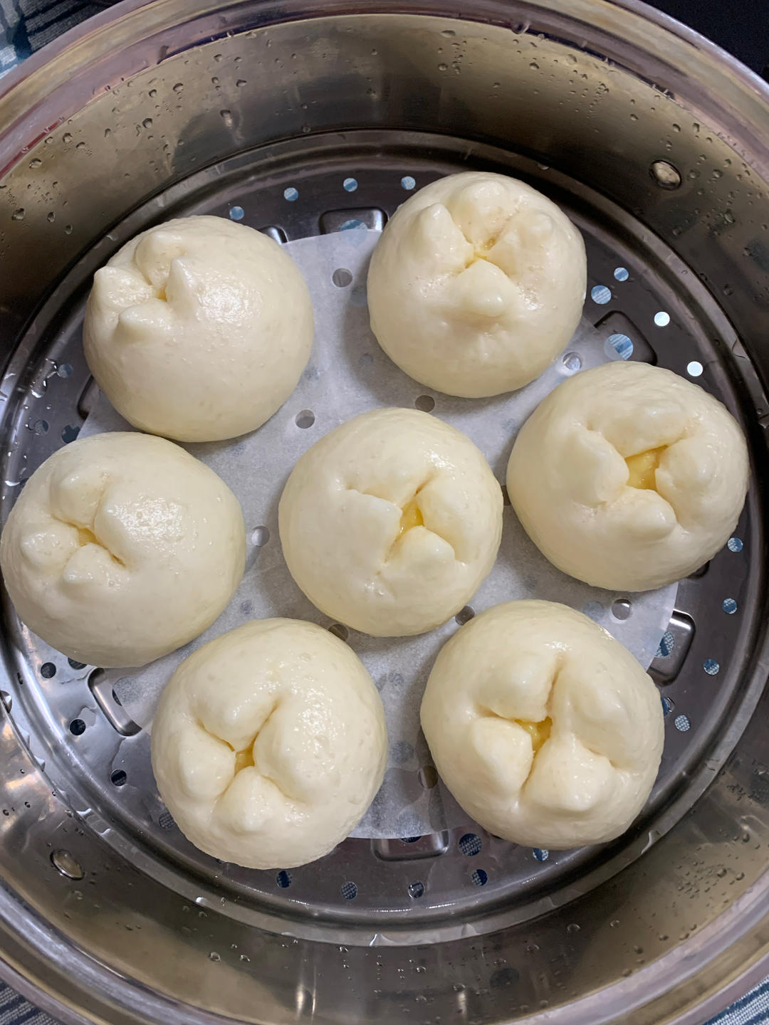 松软香甜的奶黄包，很快就可以搞定。