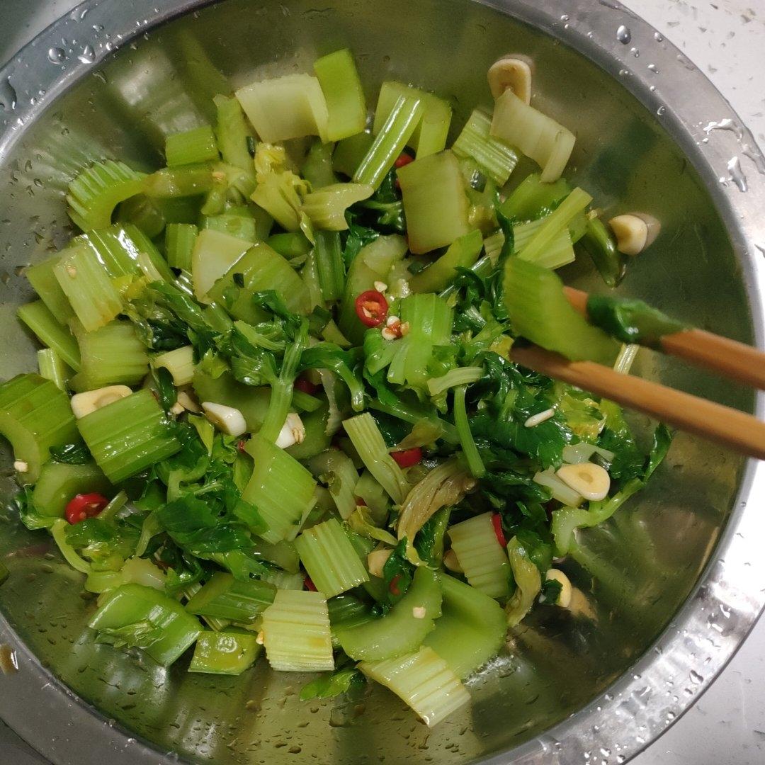 解腻凉拌西芹来咯