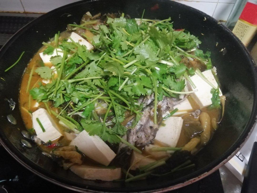 厨师长教你：“酸菜黄骨鱼”的正宗做法，一道营养丰富的家常菜