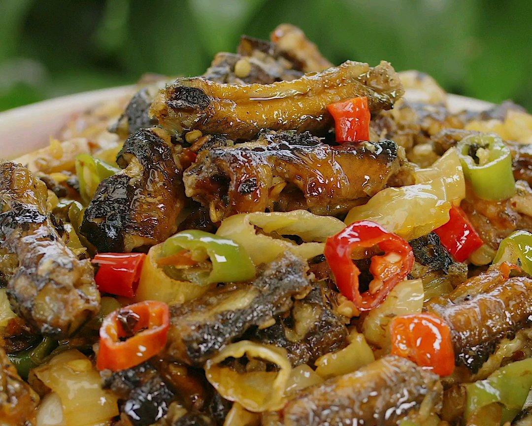 湘菜经典紫苏炒鳝鱼，香辣酥脆，下酒又下饭！