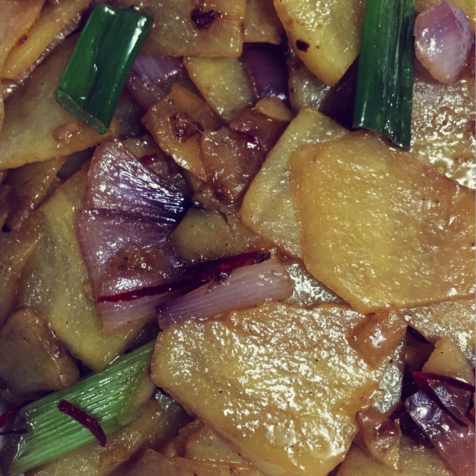 边吃边流泪的「孜然土豆片」