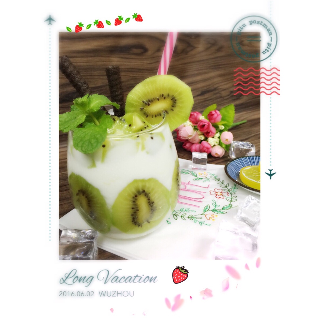 杯壁水果酸奶