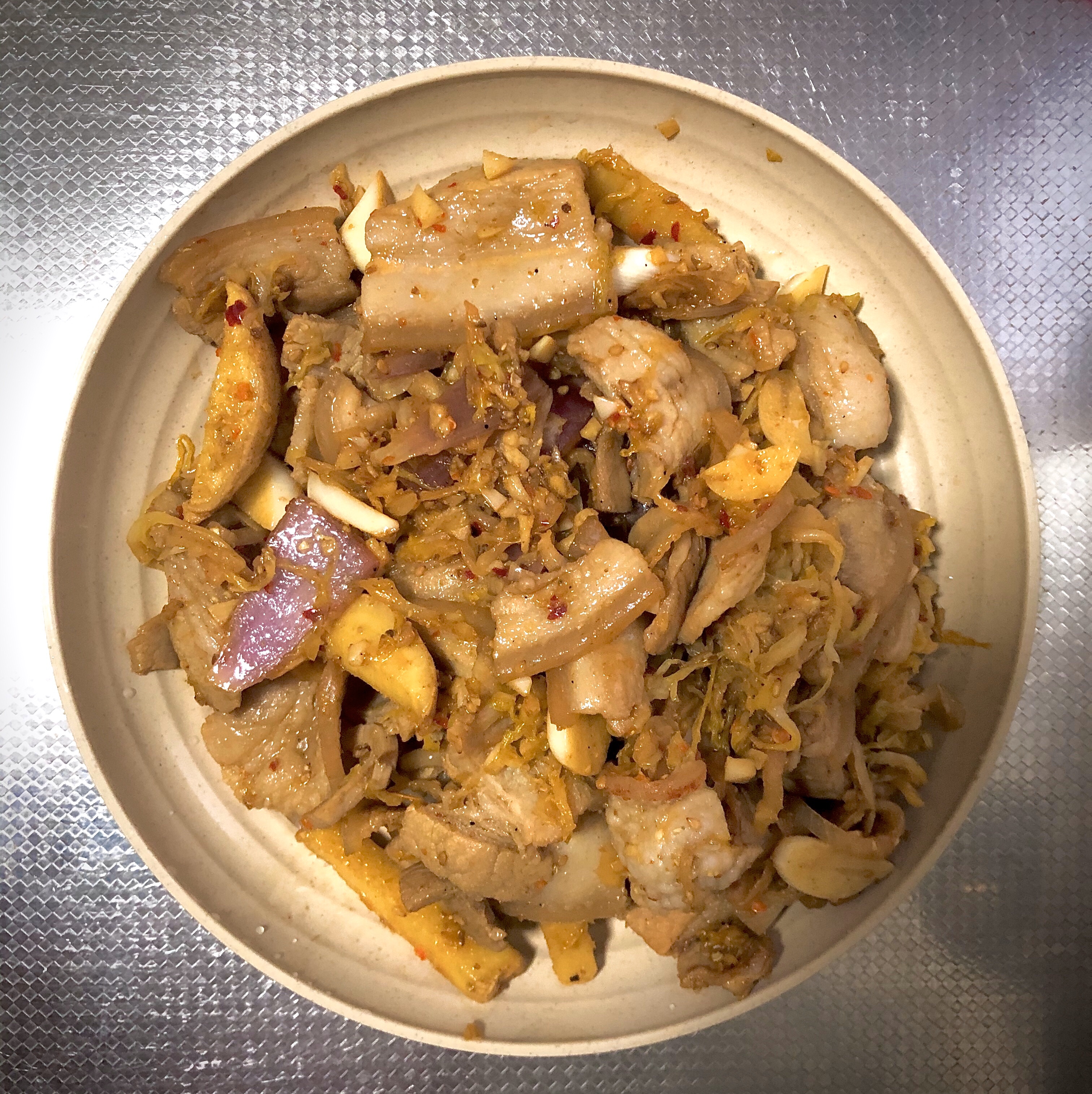 石锅烤肉风味的酸菜炒五花肉的做法