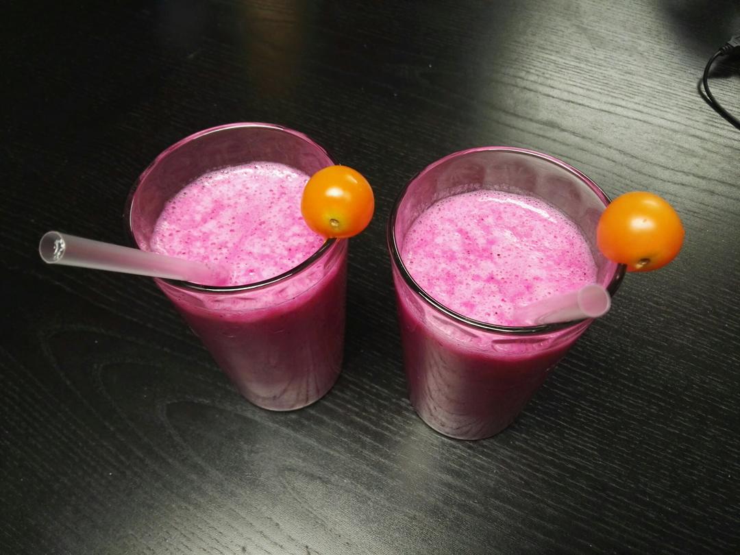 火龙果香蕉奶昔