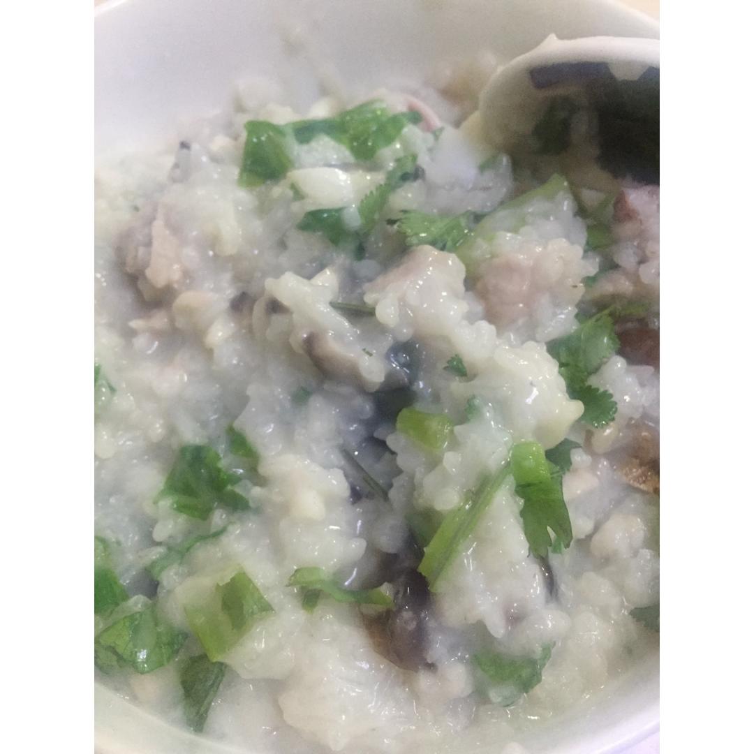 皮蛋瘦肉鱿鱼粥