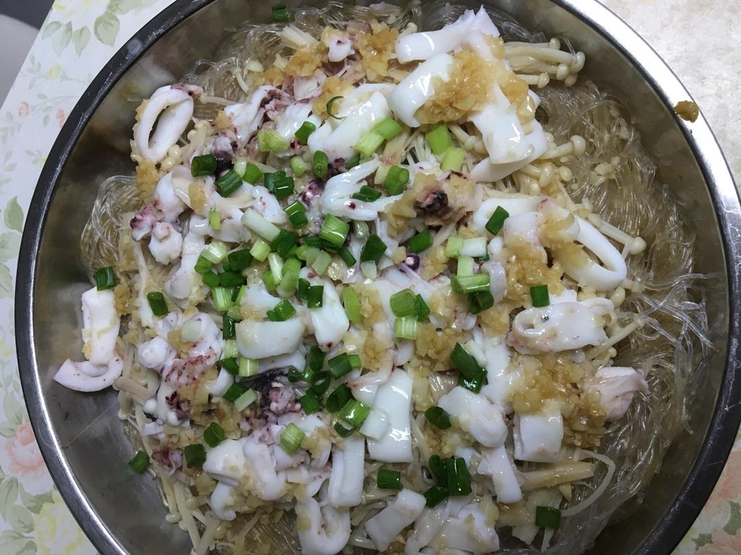 蒜蓉粉丝金针菇蒸鱿鱼