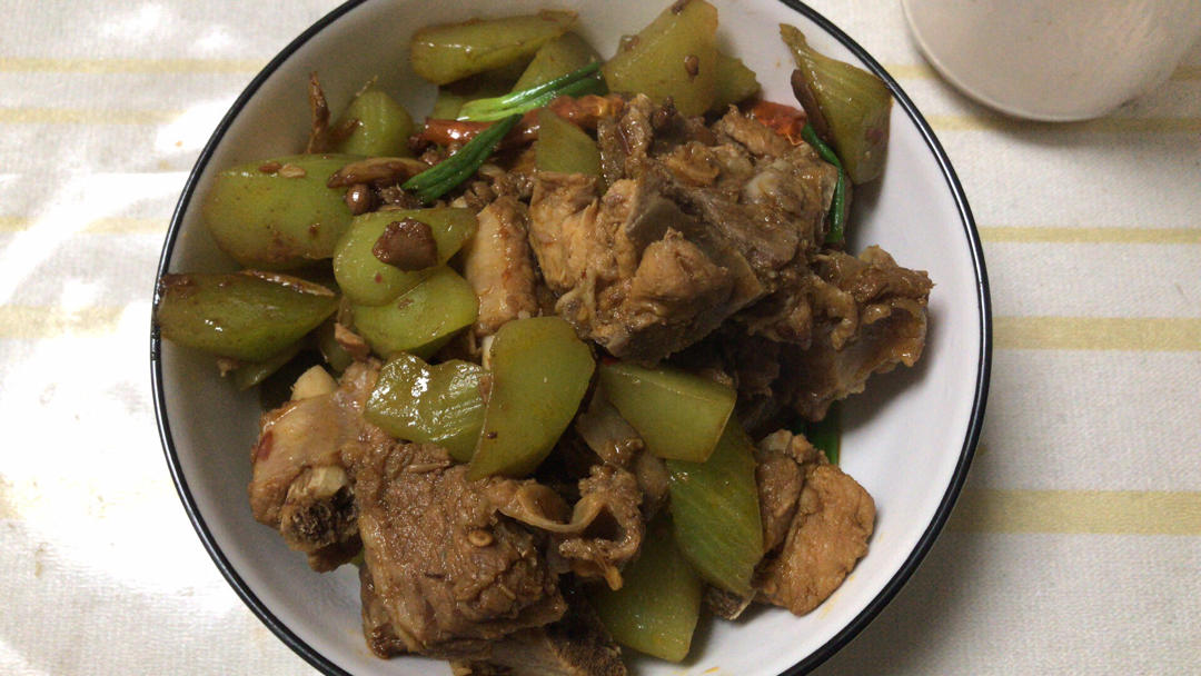 莴笋烧排骨