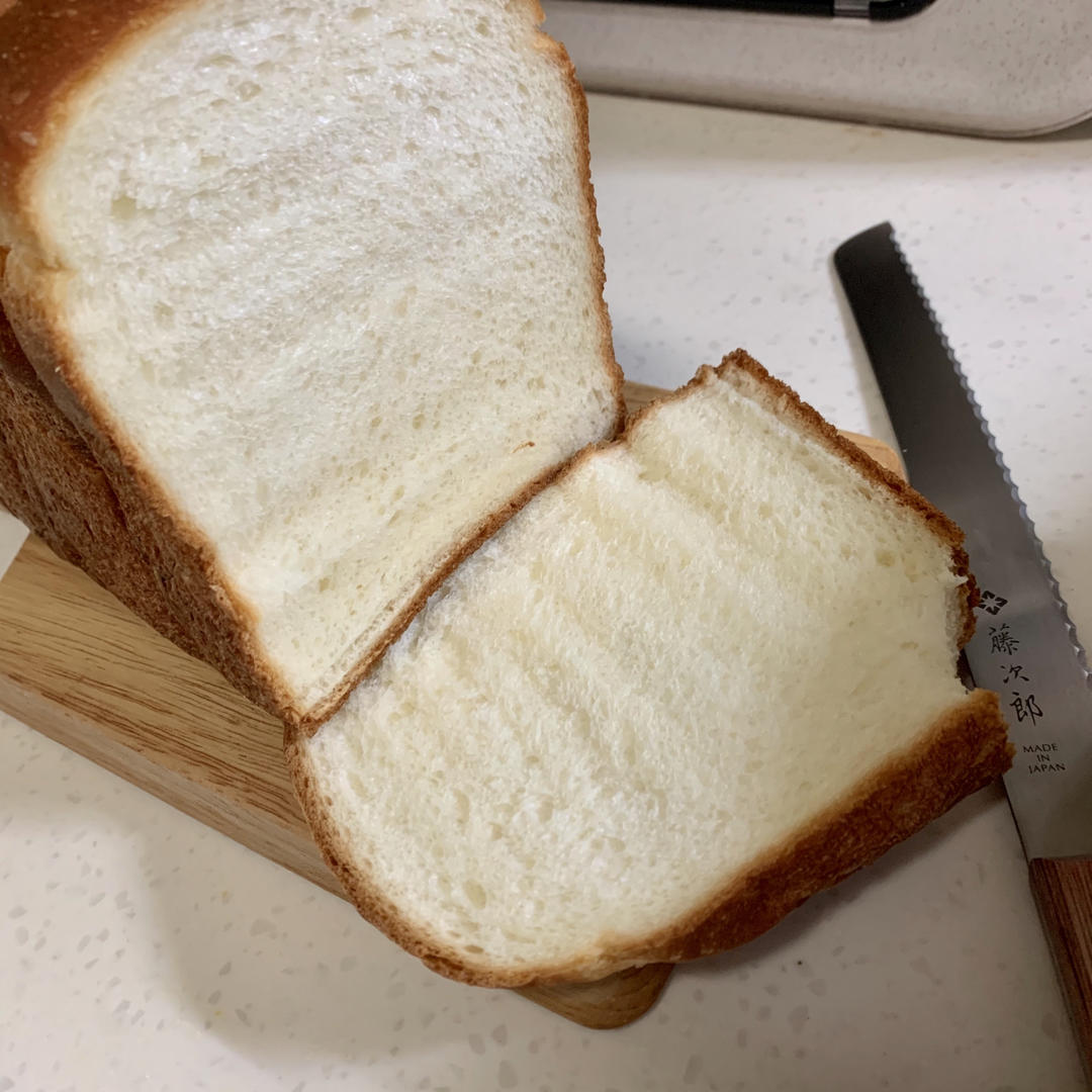 像吻到棉花的炼乳吐司