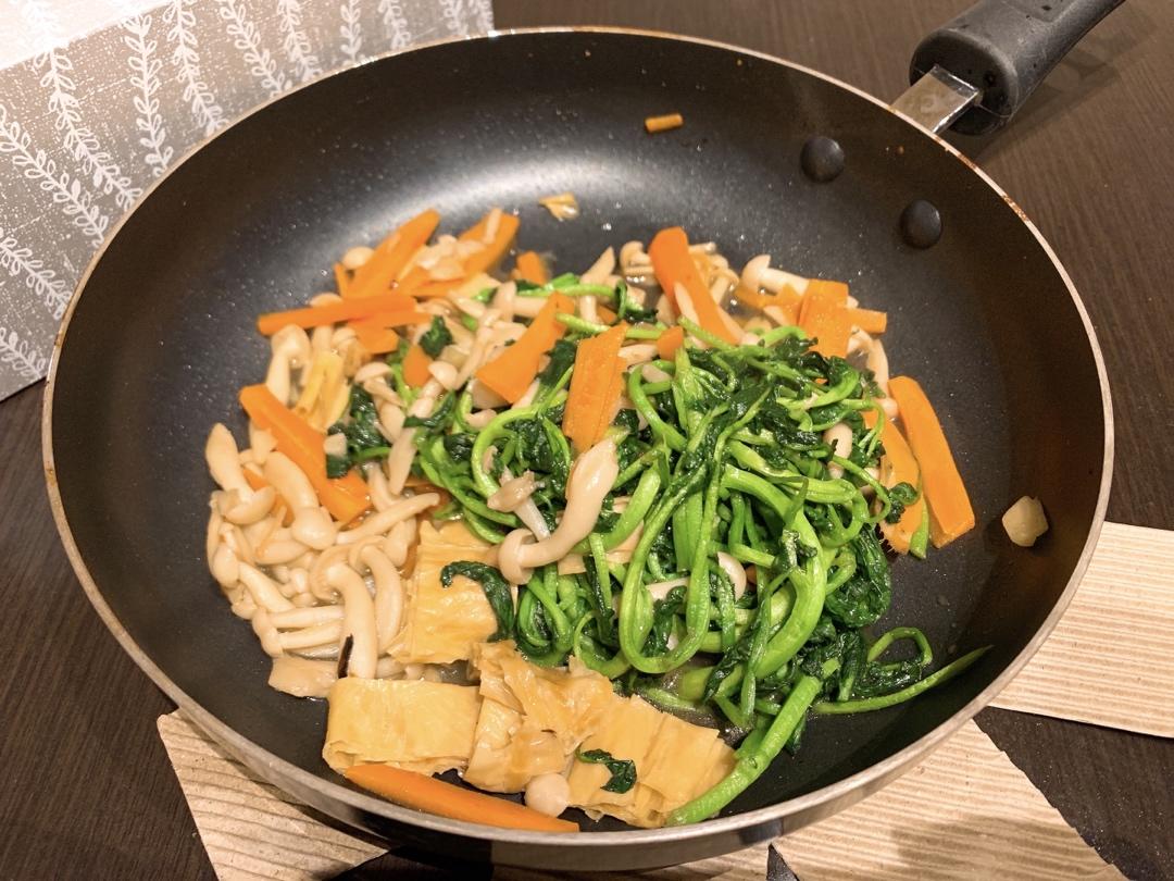 蟹味菇杂炒