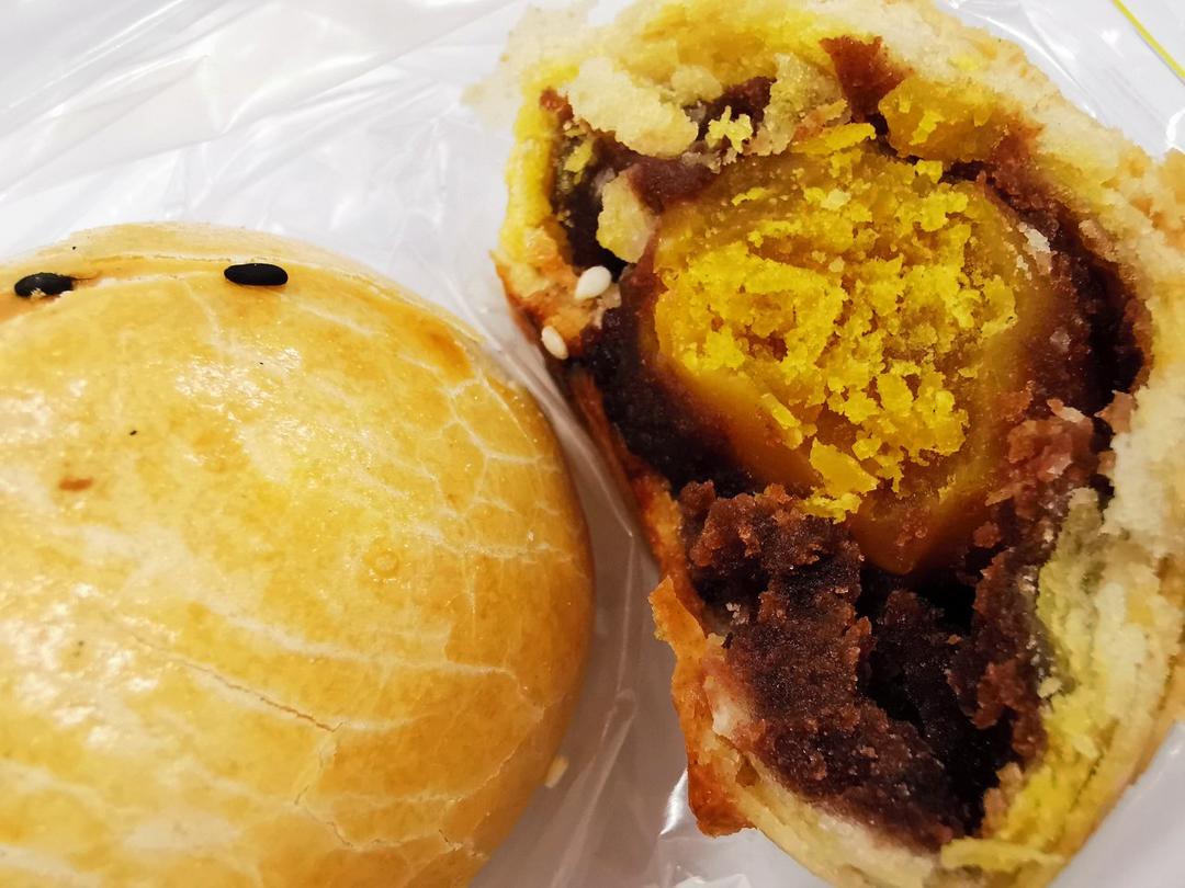 因为喜欢 所以做你          豆沙蛋黄酥