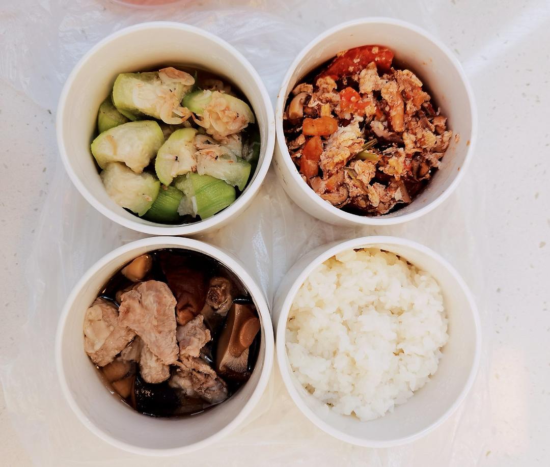 妈妈的爱。工作餐时间。便当的故事。