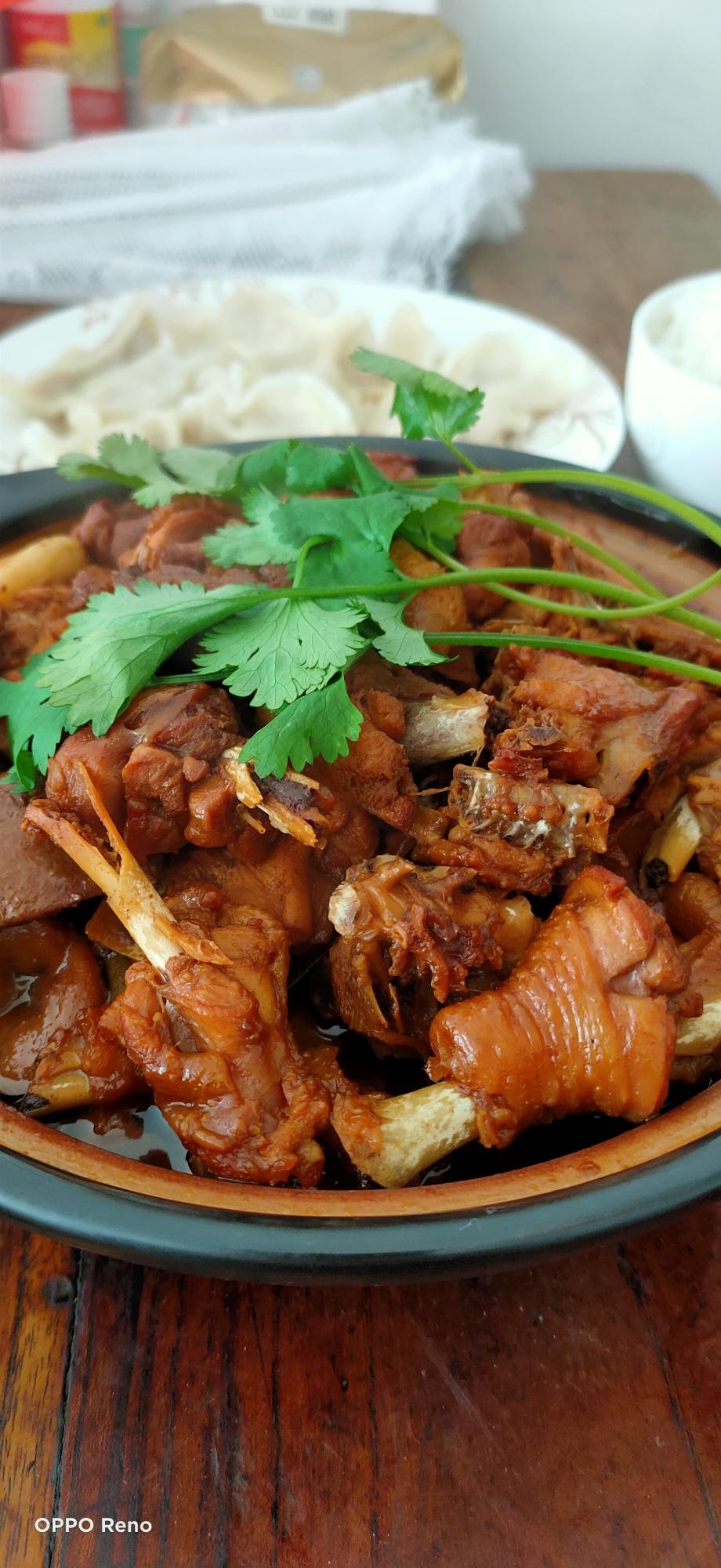 话痨话精都顾不上说话的汽锅蒸砂锅鸡的做法