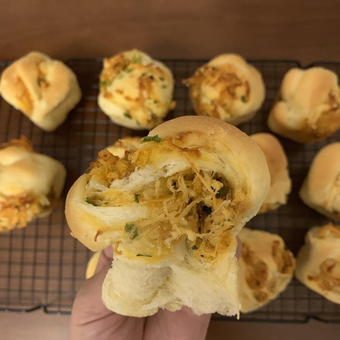 香葱肉松小方块面包