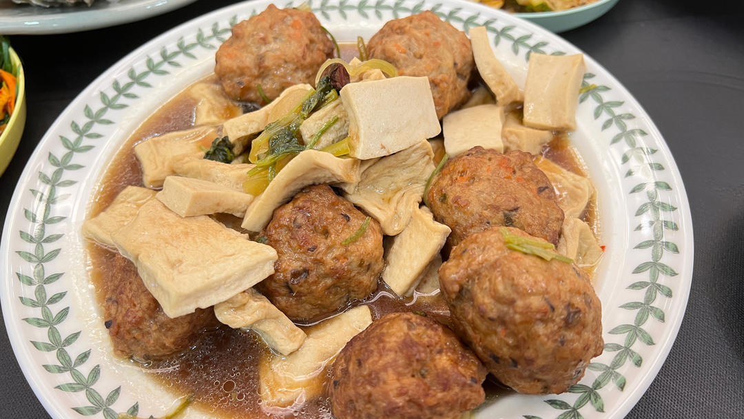 简单的红烧狮子头～拌饭太香了