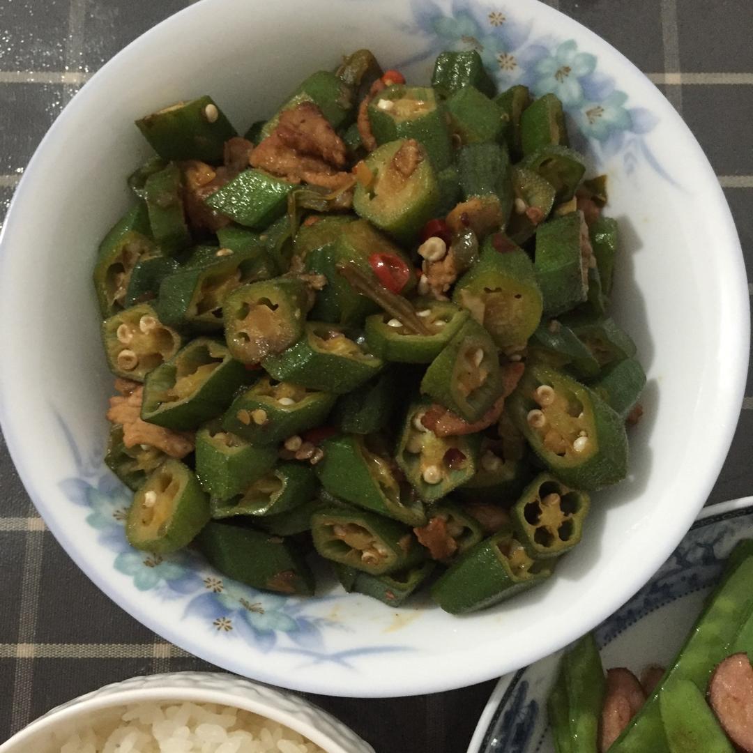 超级下饭的秋葵小炒肉