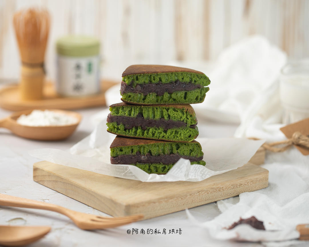 简单快手！搅一搅！煎一下就完成的抹茶红豆松饼！的做法