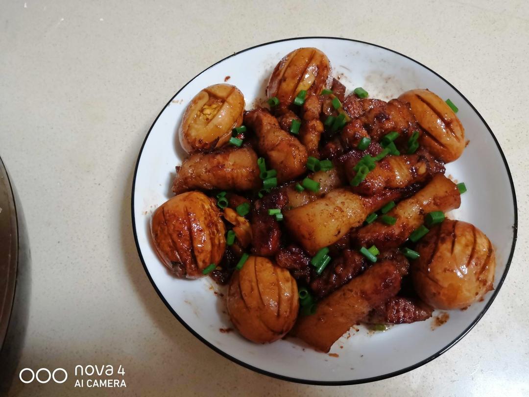 加了鹌鹑蛋后，这盘红烧肉，美味的逆天啦——鹌鹑蛋烧肉（孔瑶食谱）