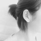 雨天娃娃是短发