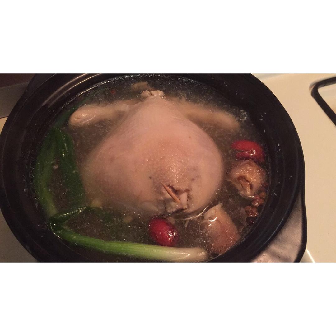 参鸡汤（Samgyetang）