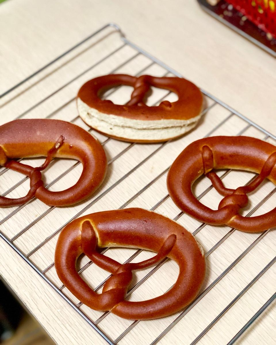 哈喽~面包你好！巴伐利亚碱水面包