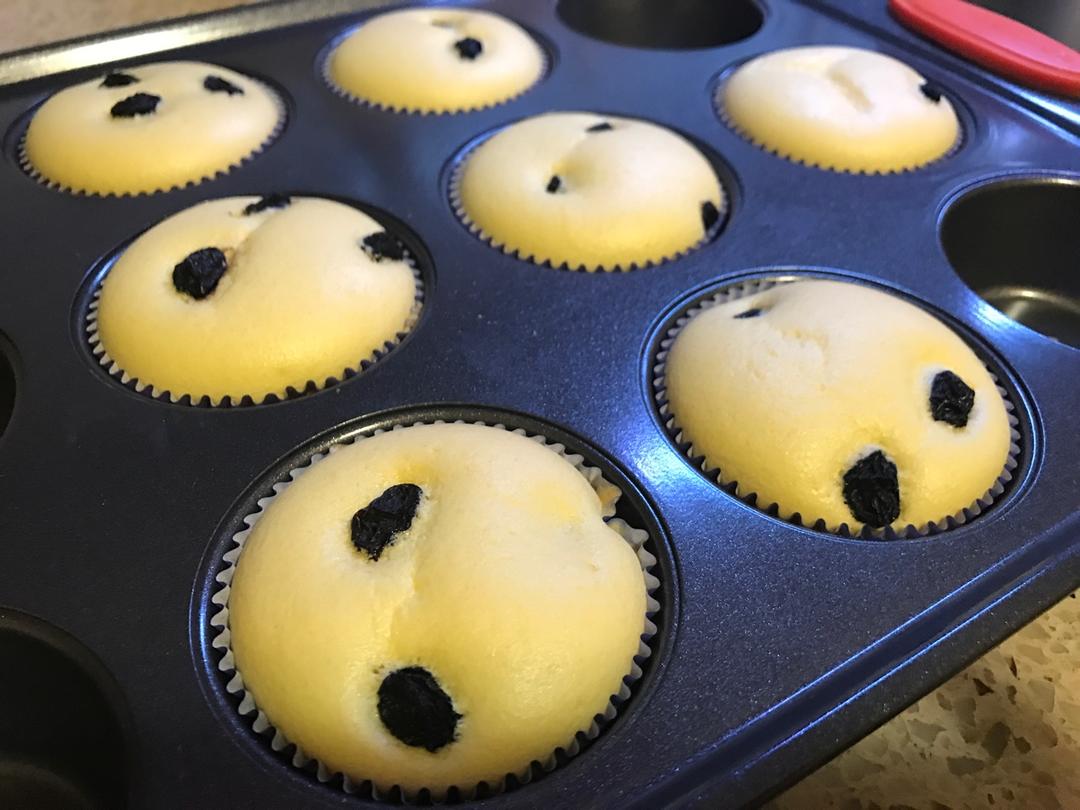 戚风杯子蛋糕^_^不开裂不回缩喔～