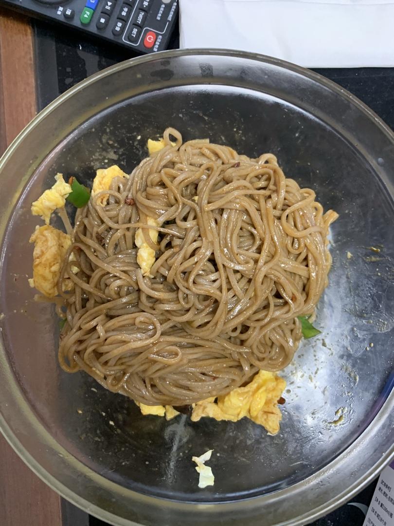 挂面神仙吃法㊙️香到舔盘子的青椒鸡蛋拌面