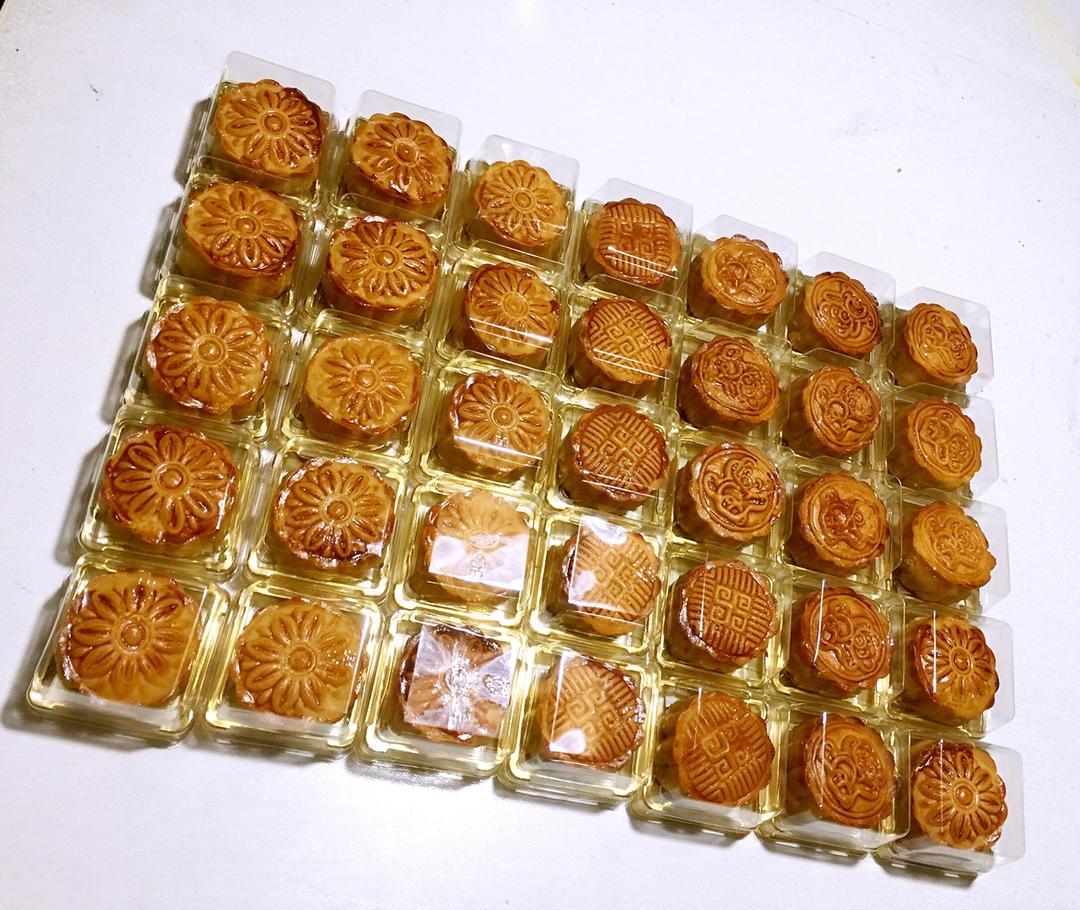 广式月饼—蛋黄莲蓉月饼