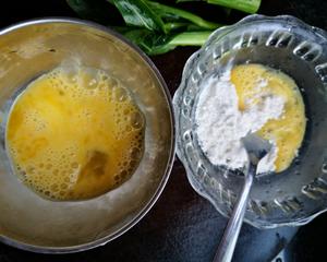 紫菜鸡蛋疙瘩汤【宝宝营养早餐】的做法 步骤2