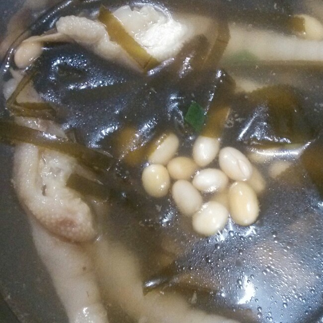 海带结煲鸡爪汤