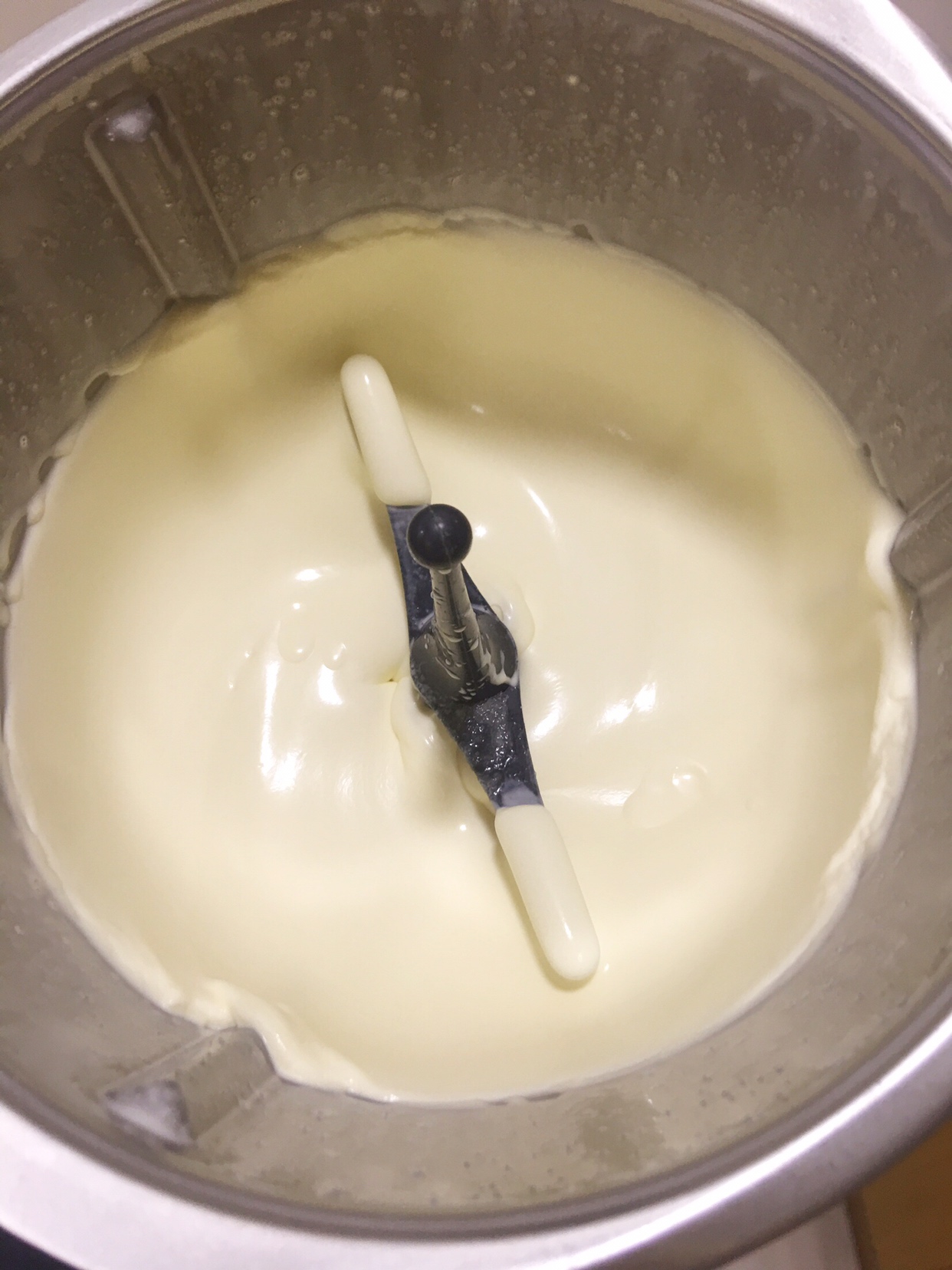 打淡奶油的做法 步骤3