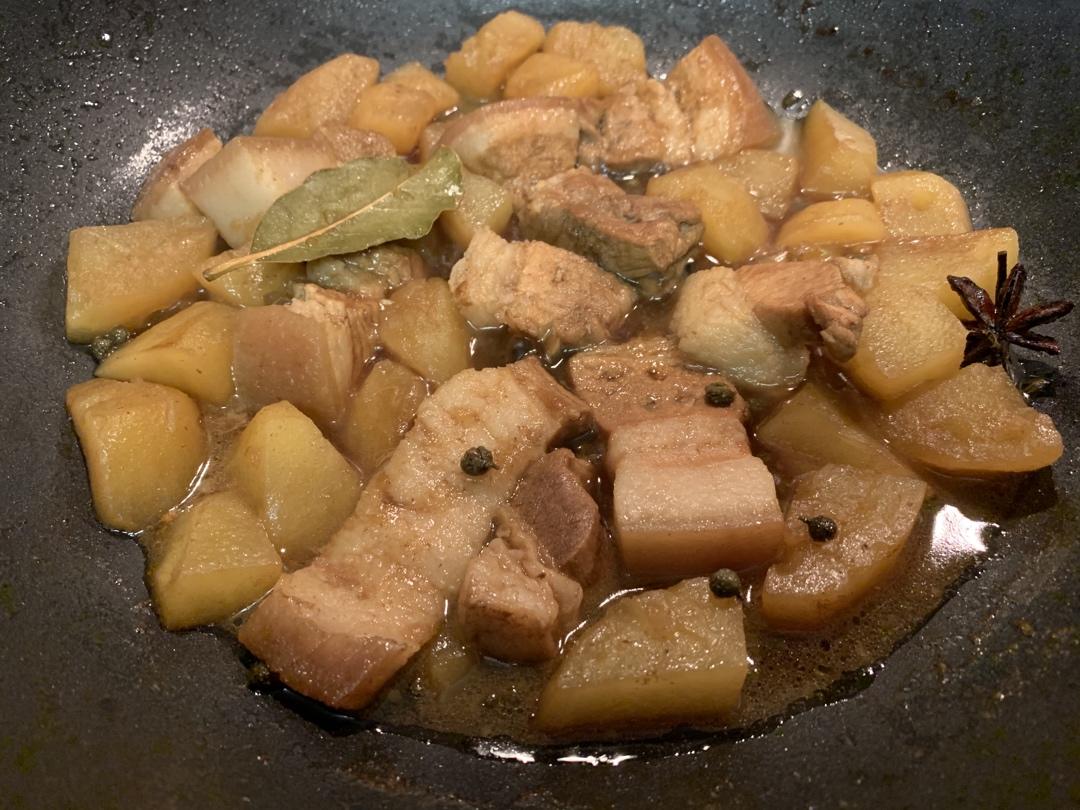五花肉炖土豆