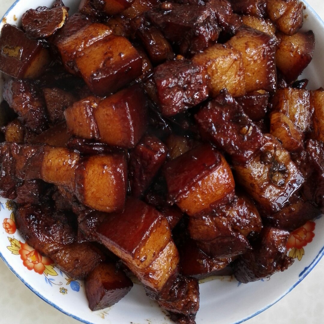 吃着碗里望着锅里的红烧肉